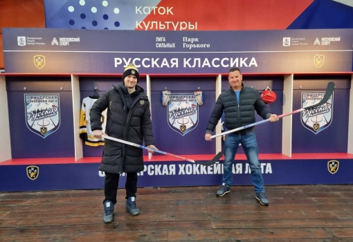 Тимур Усманов подарил игрокам «Офицерской хоккейной лиги» новую партию «волшебных» клюшек